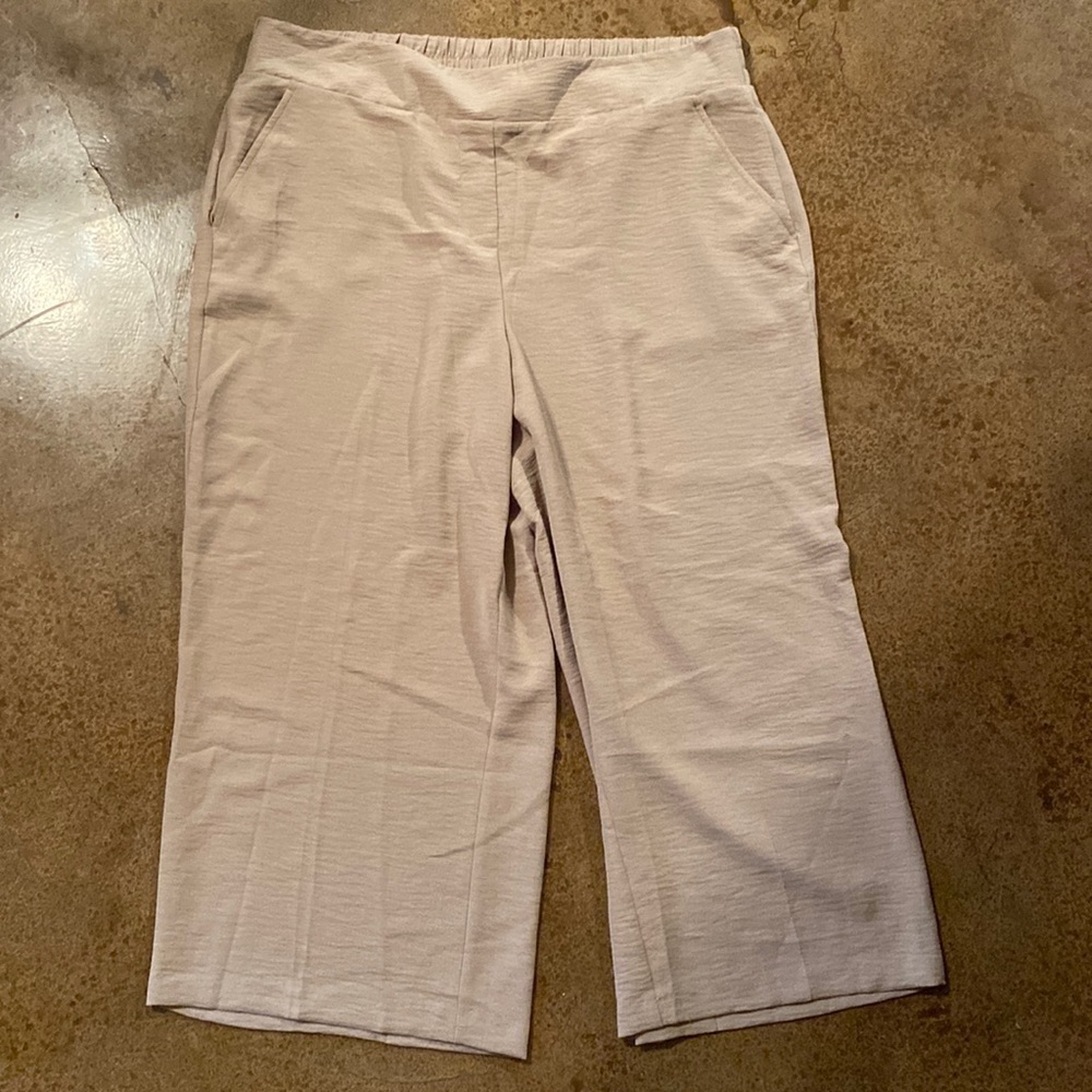 NINE West tan loose‎ fit wide leg crop pants